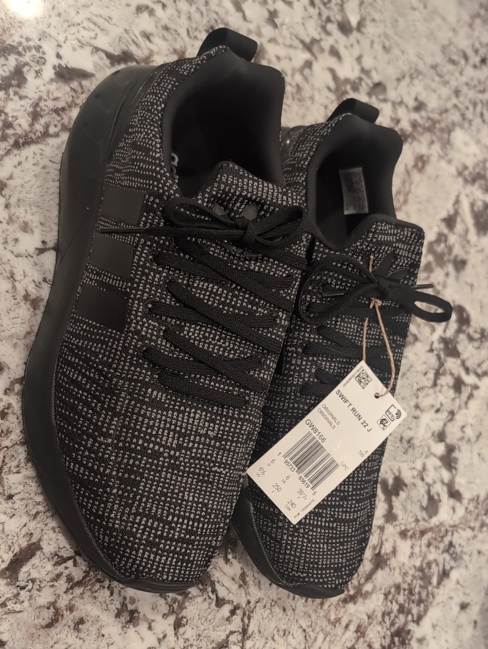 NWT Adidas Kids Swift Run 22 Knit Lace-Up Athletic Sneakers - Black/Grey